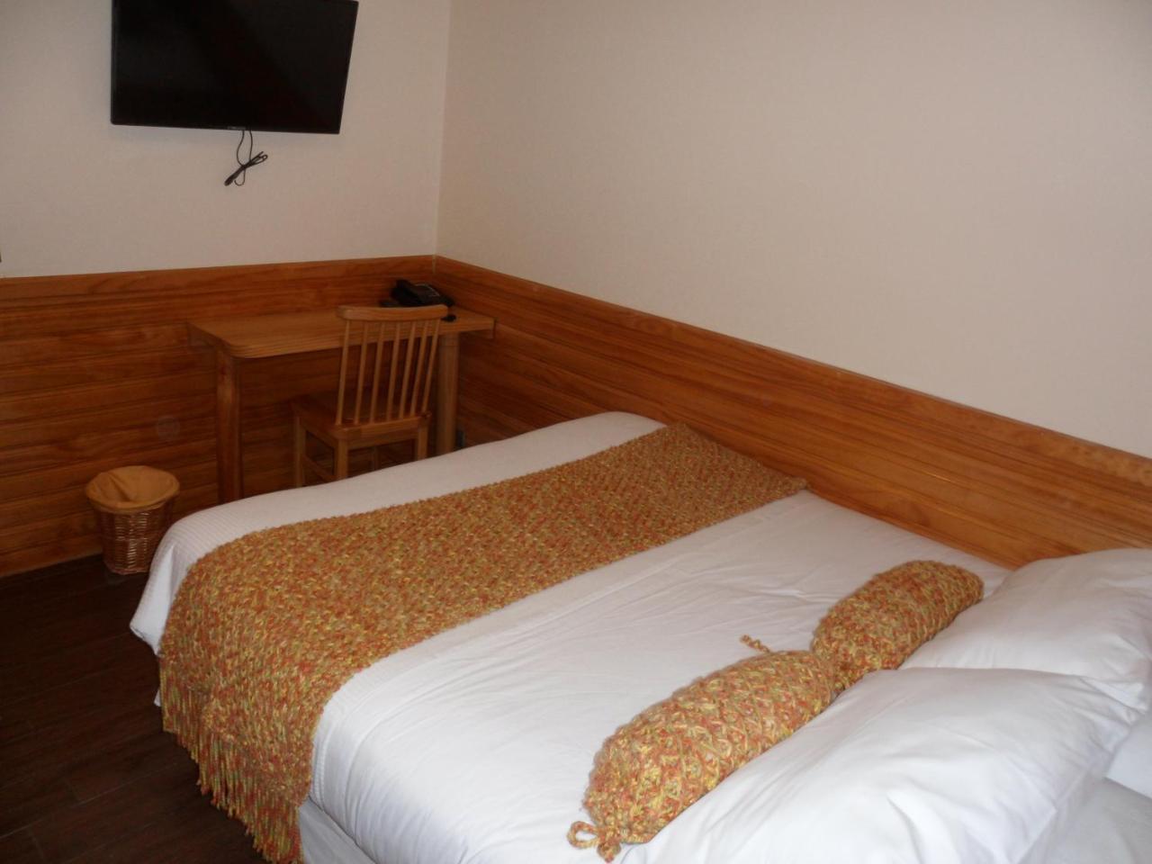 Dein Haus Hotel Y Departamentos Puerto Varas Bagian luar foto